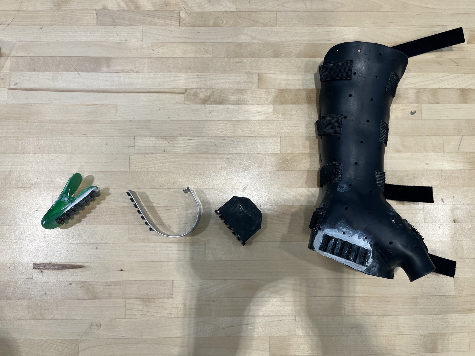 The full kit laid out: splint, platform, J-hook, and utensil holder